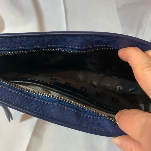 DKNY Bryant crossbody convertible handbag blue. Gold hardware - Picture 10 of 12